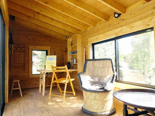 大きな掃き出し窓が印象的な「IMAGO X」。こちらは木屋根タイプのみ、価格は442万円(税込み)