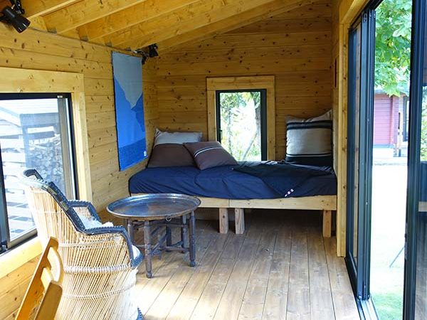 大きな掃き出し窓が印象的な「IMAGO X」。こちらは木屋根タイプのみ、価格は442万円(税込み)