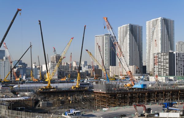 イベント開催を前に、競技会場や周辺のインフラ整備による建設ラッシュが起きた。「その後」は果たして…