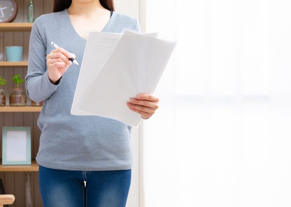 賃貸マンションやアパートに住んでいると、2年ごとなど定期的に更新料の支払いを求められる場合がある。更新料用途、相場や減額交渉の可能性について解説する