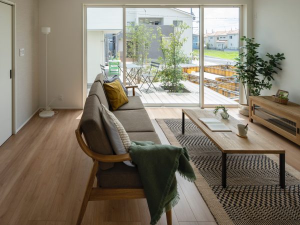 建物の外壁に使用する外壁材のサイディング。数多くの種類のなかから、選んでいくという