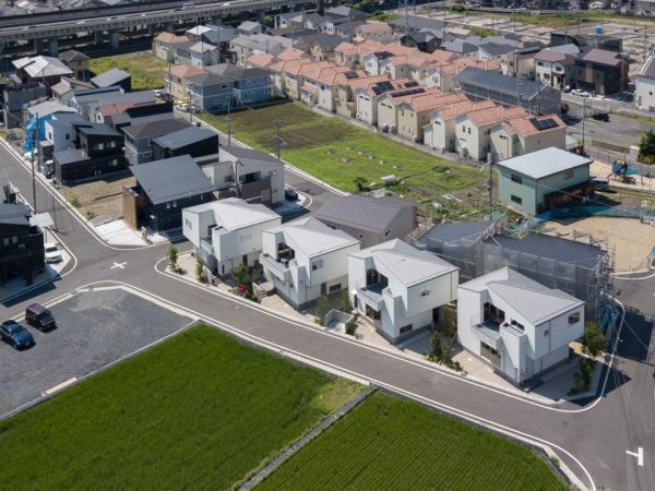 建物の外壁に使用する外壁材のサイディング。数多くの種類のなかから、選んでいくという