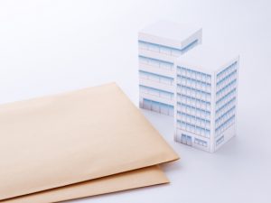 振り込み完了後、入札終了日までに「入札書」「入札保証金振込証明書」「その他添付書類」の提出が必要となる