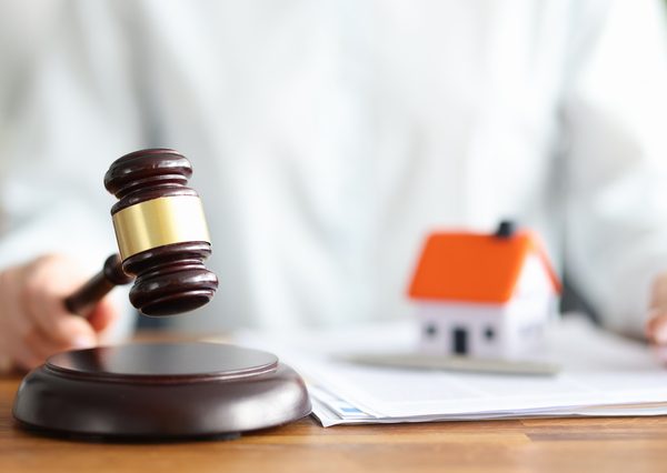 不動産競売は注意点やリスクを把握したうえでよく検討したい