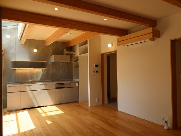 三角屋根が4つ、リズミカルに並ぶスイシャハウス、スイシャオフィスの模型