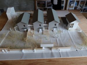 三角屋根が4つ、リズミカルに並ぶスイシャハウス、スイシャオフィスの模型