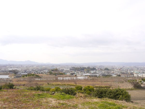 西山塚古墳を上空から見た写真。写真提供:まえだちさとさん