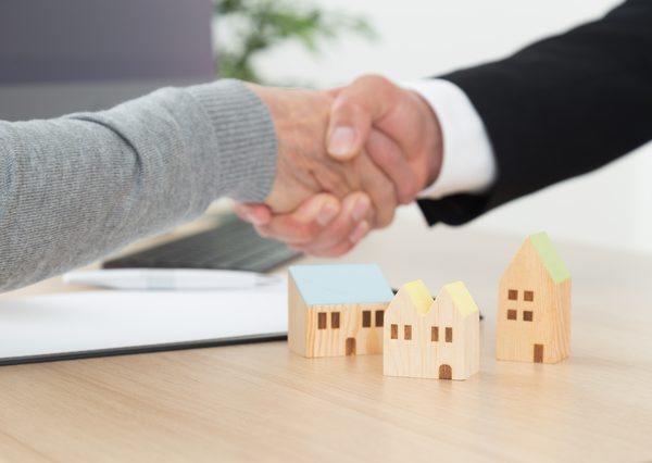 自宅を売却した後も、そのまま住み続けられるリースバック