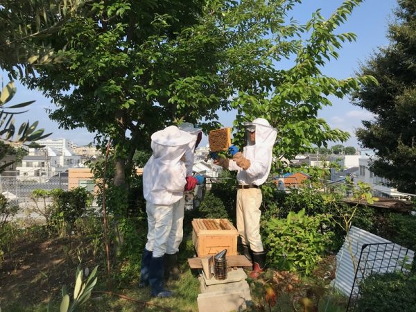 20周年を記念して庭で行われたバーベキュー大会。住民の皆さんに声を聞いた