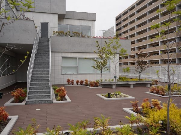 小牧市のほぼ中央にある小牧山。残念ながら織田信長が築いた城は現存しないが、現在は名古屋市在住の実業家が建設寄贈した、城を模した小牧市歴史館がある(写真提供:小牧市)