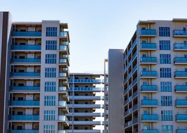 資材・エネルギー価格の高騰で、新築住宅の価格にも上昇圧力が加わる