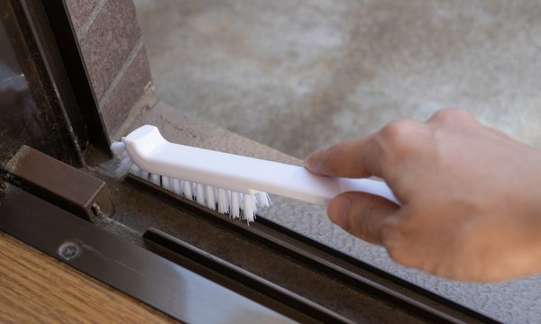 網の掃除は、ゴシゴシと強い力を入れないことが大切!