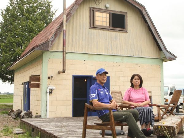 エッグワッフルなどを販売する「カムイの恵みAlice」のキッチンカー