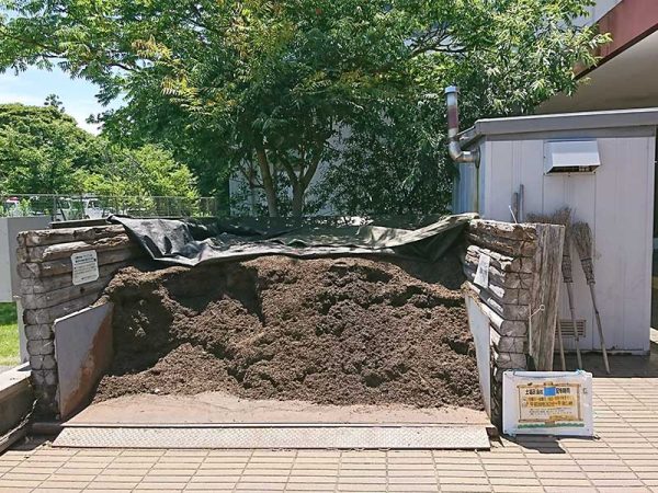 市役所では、生ごみ処理機などの現物も展示。生ごみ処理機は、非電動型90%(自己負担1割)、電動型75%(自己負担2割5分)、上限3万円までの補助金がでる