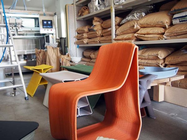 「Up-Ring(アップリング)」のプロトタイプの椅子。製品化までに、たくさんのプロトタイプを作成した