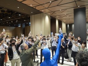 最後はノンアルコールで乾杯。これを機に止まっていたさまざまな活動が再始動することを期待したい