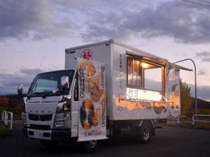 「松尾ジンギスカン」を運営する株式会社マツオのキッチンカー