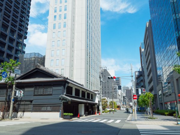 現代の北浜、難波橋。難波橋の辺りは、江戸時代は夕涼みの場所として親しまれていたようだ