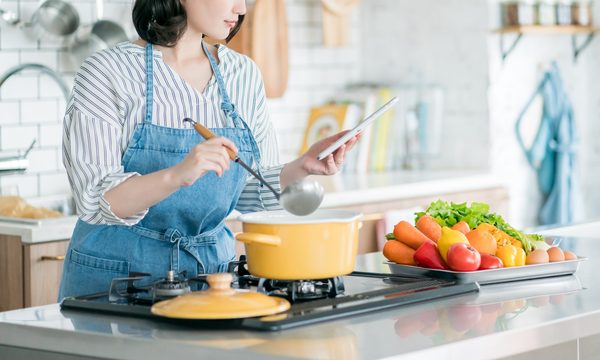 時間をかけて料理をする傾向が女性20代ではみられる
