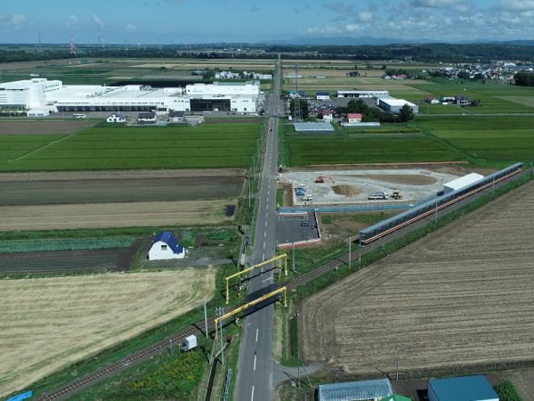 ロイズタウン駅からすぐの「ふと美工場」。鉄道で通勤する従業員にとっては大きなメリットだ