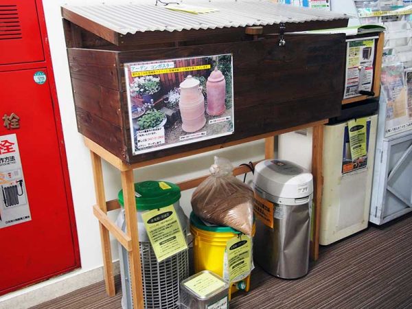 市役所では、生ごみ処理機などの現物も展示。生ごみ処理機は、非電動型90%(自己負担1割)、電動型75%(自己負担2割5分)、上限3万円までの補助金がでる