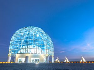 「海と人間の交流」の場の理念のもと、1989年に開園した葛西臨海水族園