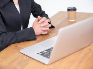 住宅ローンは金利だけでなく、諸費用や住宅の種類による注意点もしっかり確かめてから選びたい