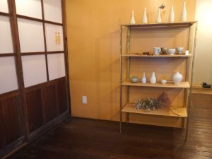 「一揖」では地元の作家さんの作品が販売されている