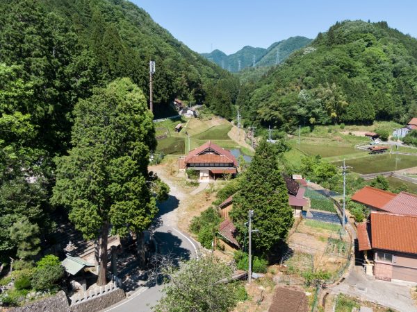 安田邸のある里山は散策も楽しそうだ