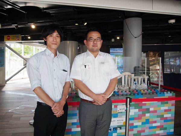 湘南モノレールの湘南江の島駅「sasumo(サスティナブルモノレール)」は12月中旬まで展示予定