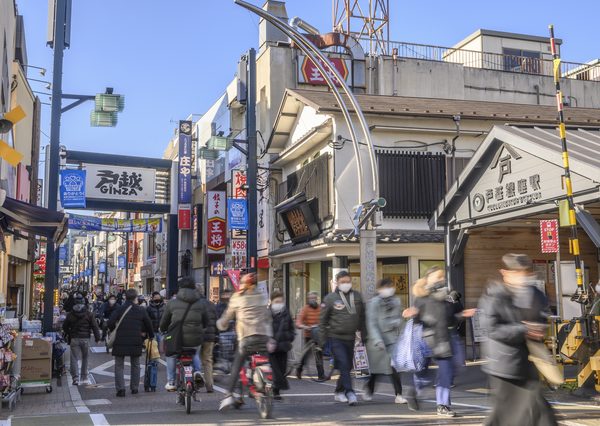 戸越銀座駅前と戸越銀座商店街
