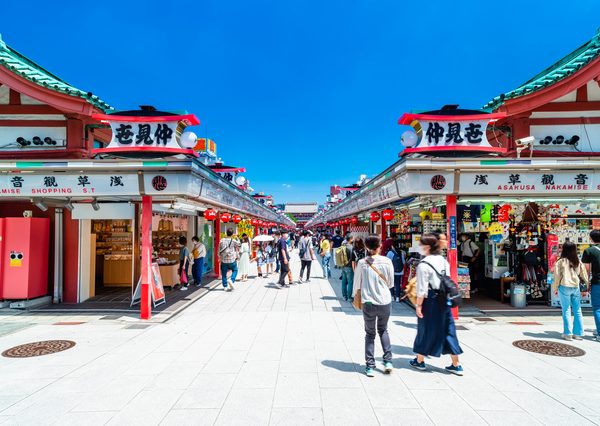 アメヤ横丁入り口前の風景 御徒町側