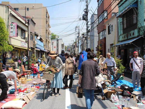 文京区・藍染大通り。毎週日曜日には、歩行者天国となる。写真提供:内海皓平