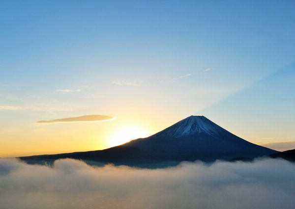 富士山は富士信仰とともに初日の出も人気