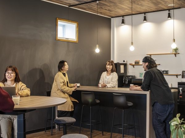 町内外の人が交流する場にもなるコワーキングスペース「MILK」
