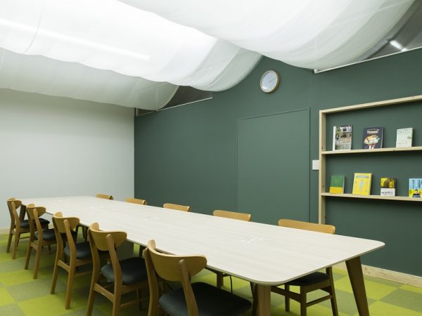 町内外の人が交流する場にもなるコワーキングスペース「MILK」