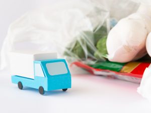 物流の2024年問題とは? 経済活動や市民の暮らしに欠かせない社会インフラである物流だが、今後の持続可能性が懸念されている