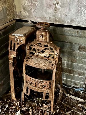 3階に残された古いストーブ