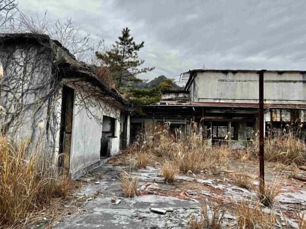山に飲み込まれてゆくマヤカン