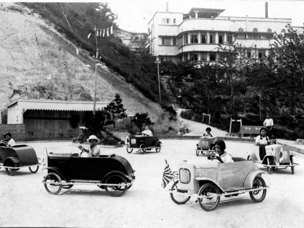 ケーブル「虹の駅」からマヤカンを望む