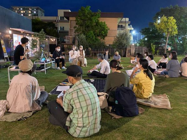 IBARAB@広場で開催される「ひろばかいぎ」では、市民と行政が一緒に広場のあり方を考えている。(画像提供:茨木市)