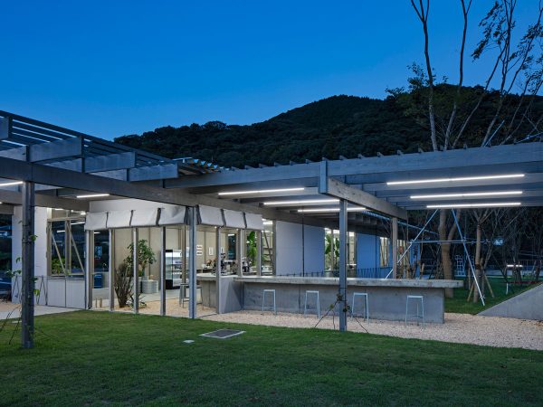 ファミリーからも人気で、遠方から訪れる方も多くいる。提供:マルヒロ