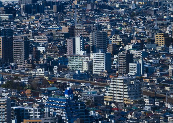 新型コロナによる不動産市場へのショックは、消費行動が制限されたことで発生した需要ショックに端を発する