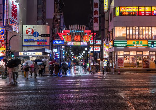 一部の消費行動の場所は、住宅周辺や住宅内部に移動した
