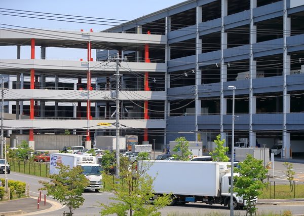 緊急事態宣言期間中の羽田空港第2ターミナル。不要不急の都道府県間の移動は、極力控えるよう呼びかけられた