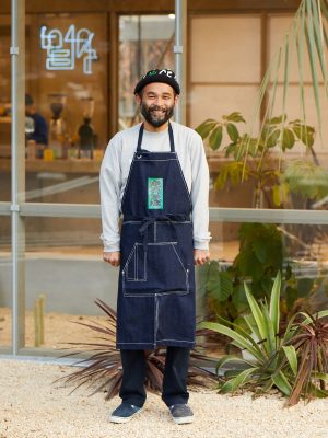 入り口に掲げられた看板が目印。提供:マルヒロ