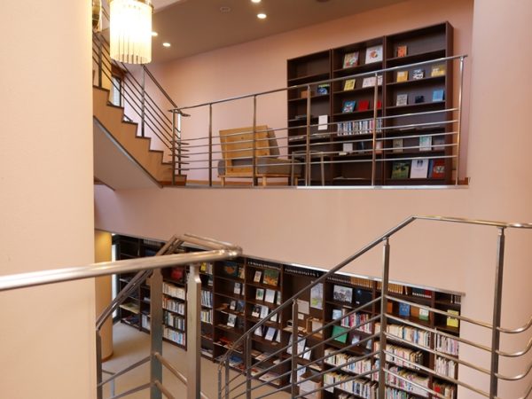 エントランスを入ると広がるのがこの風景。思わず、おおっという声があがる