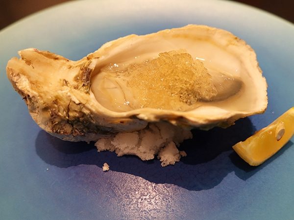 CAS凍結センター。牡蠣や烏賊などがここで鮮度を保ったまま凍結され、島外に「輸出」されている(写真提供/海士町)