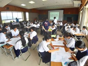 具体的な社会の課題について学び、提言するような授業もあり、大人顔負けのアイデアも出て来る(写真提供/海士町)