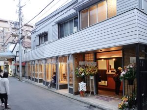 コーヒースタンド側から全体を見たところ。オープニングイベント時の風景(撮影/山室興作)